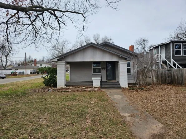 828 S 16th St, Chickasha, OK 73018