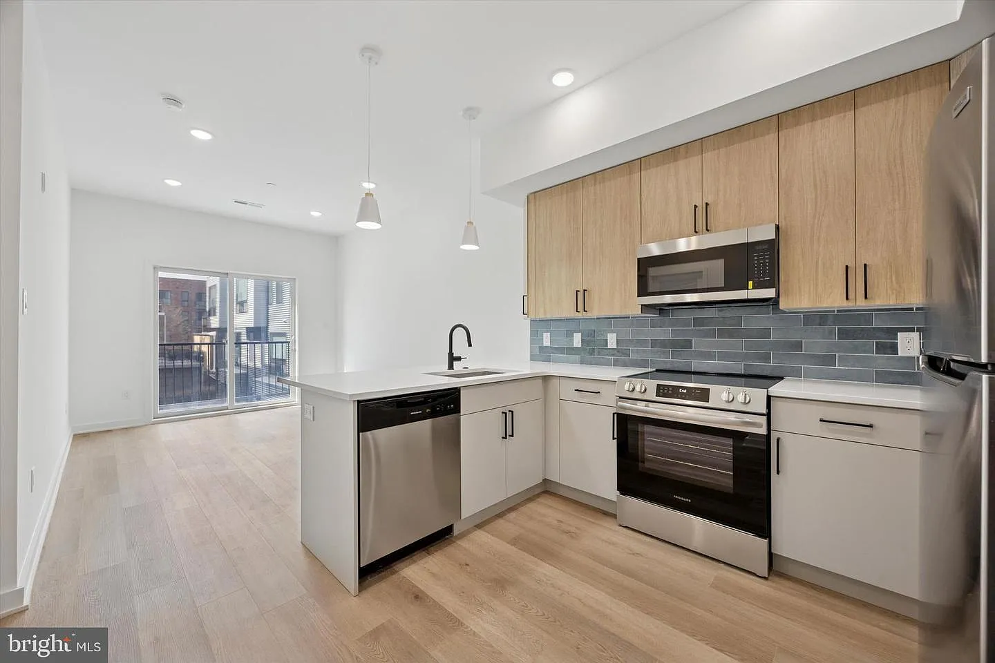 1 bed, 650 sqft, $1,695 — Photo 2
