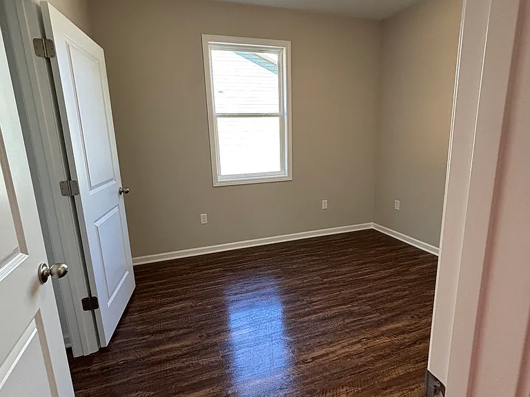 115 Tiffany Park Cir #B — Photo 9