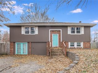 802 S Park Ave, Oak Grove, MO 64075