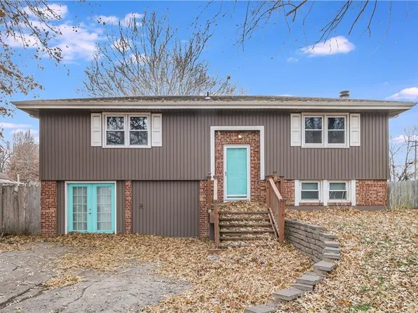 802 S Park Ave, Oak Grove, MO 64075