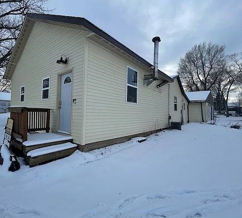 2nd image of 604 Main St
