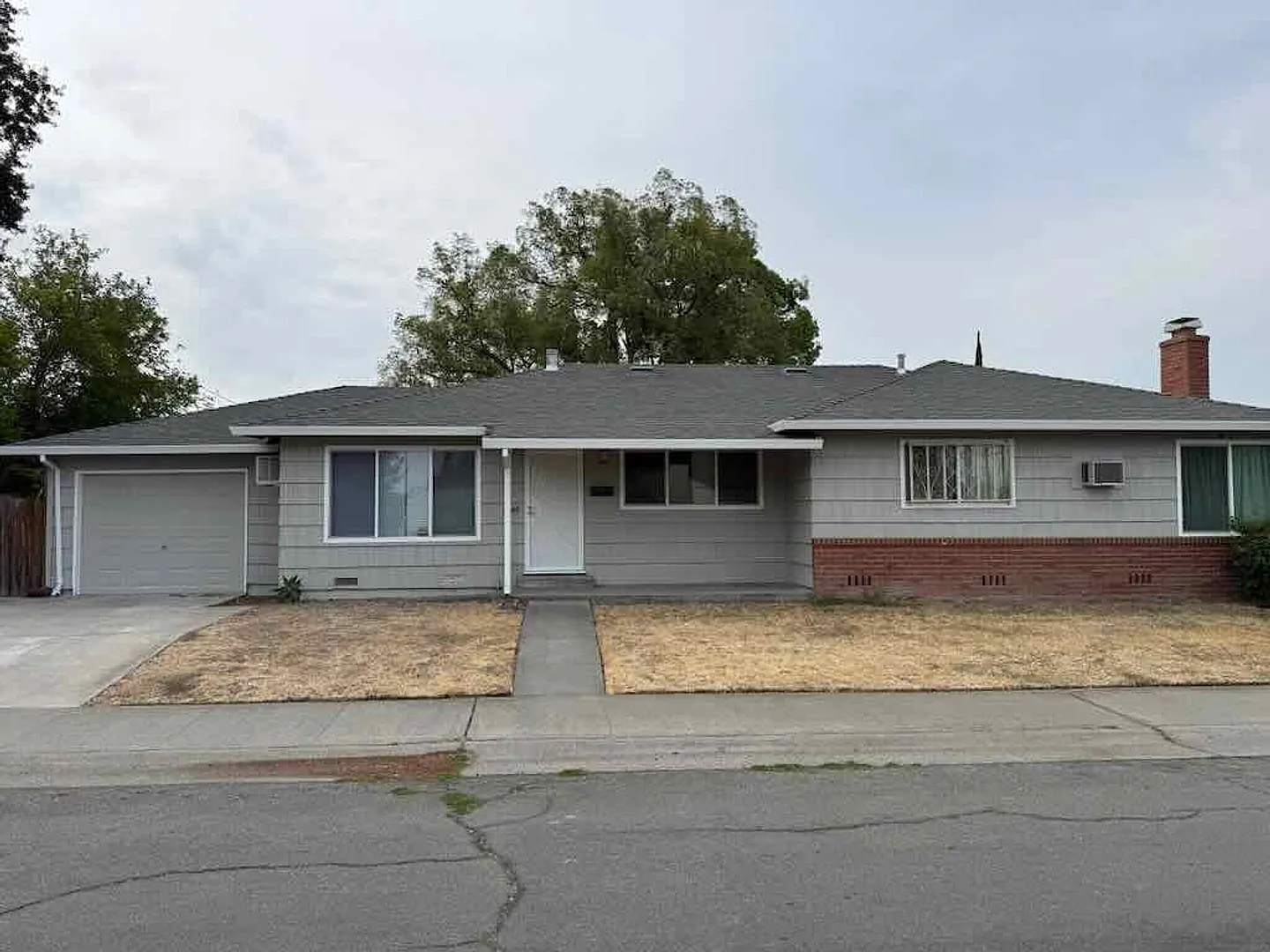 2348 53rd Ave photo 1