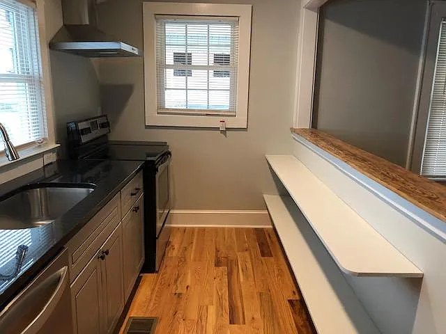 3 bed, 1090 sqft, $1,950 — Photo 4