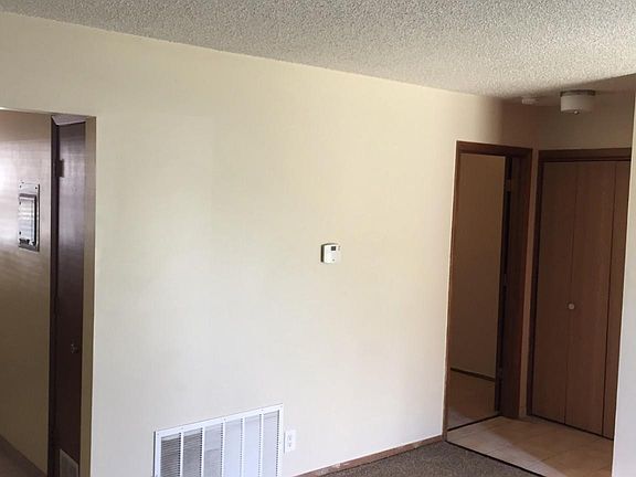 4th image of 604 N Washington St