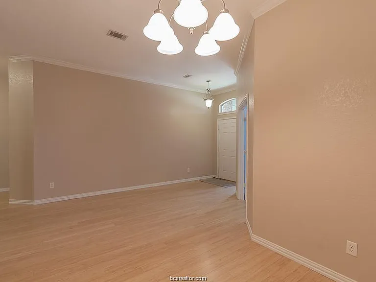 936 Whitewing Ln — Photo 10