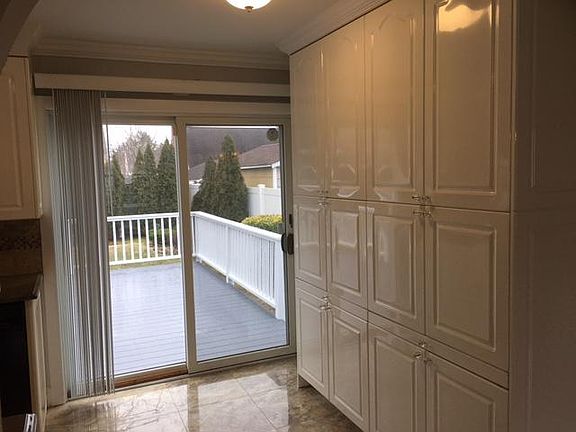 4th image of 73 Audrey Ave