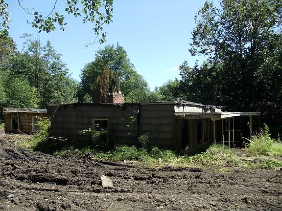 4th image of 20756 Viking Way NW