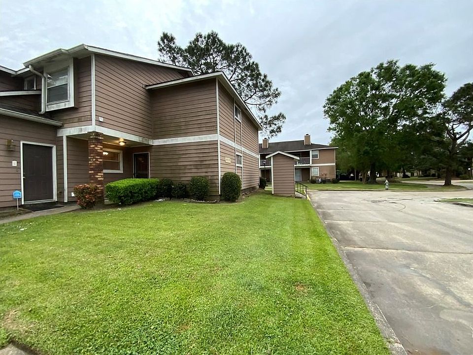 1st image of 701 Fairfax Dr APT 206