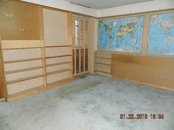 5th image of 404 Woodlane Ct