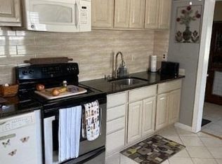 12 Primrose Ln, Levittown, NY 11756