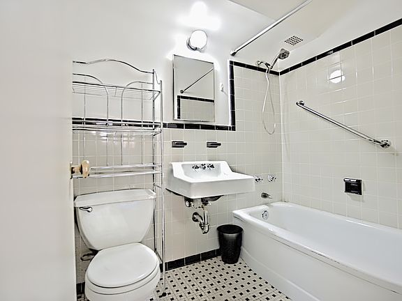 4th image of 33-34 Crescent St #9B