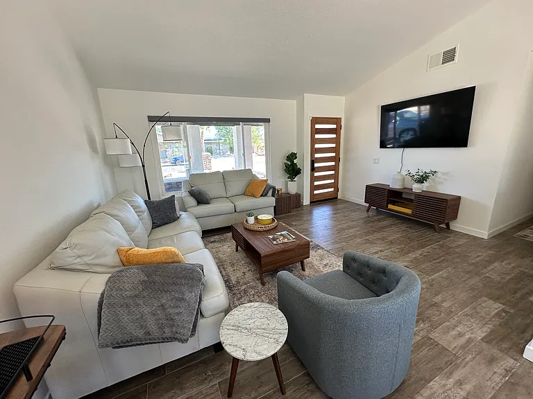 2897 E San Marino Rd — Photo 11