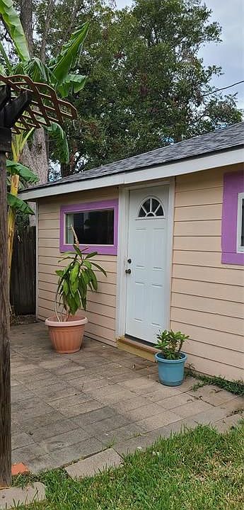 1st image of 7047 1/2 Narcissus St