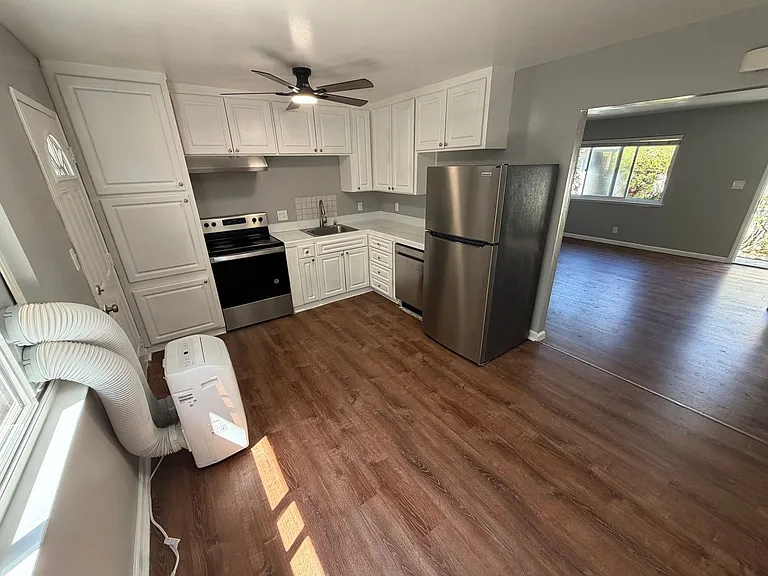 4497 Hamilton Ave #B — Photo 4