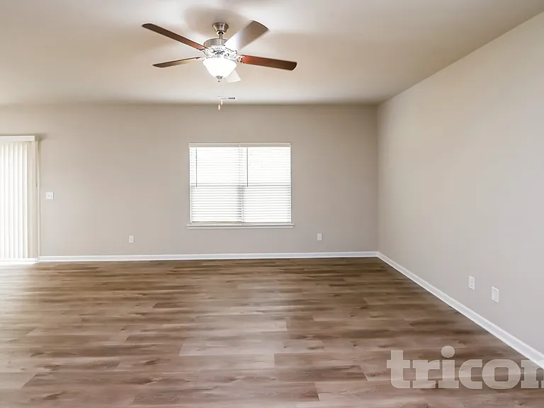 205 Spring Knoll Dr — Photo 3