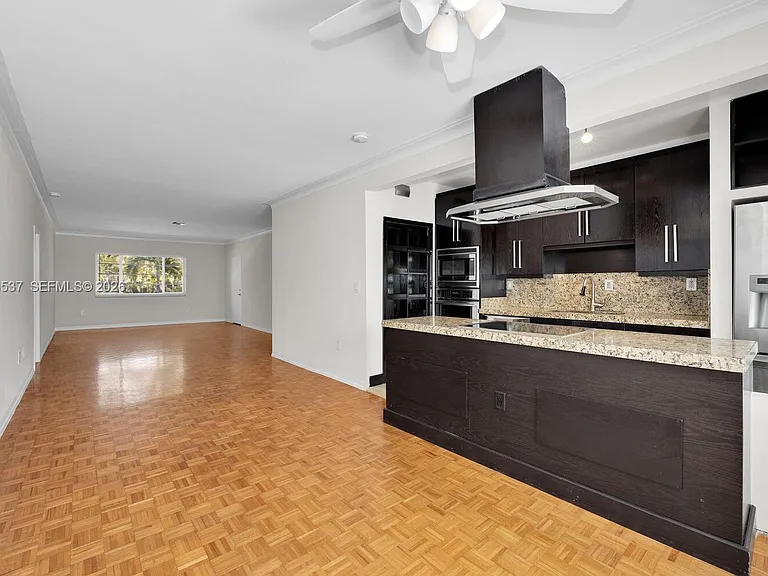 940 Sevilla Ave #206 — Photo 11