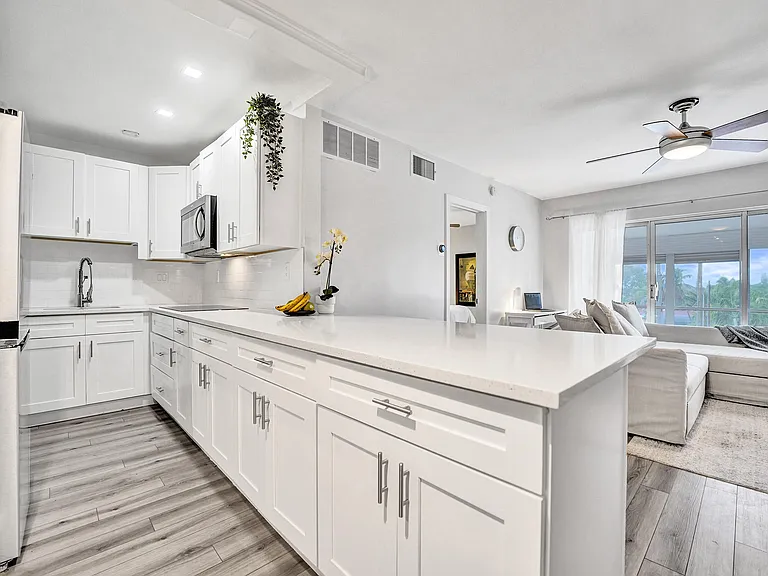 3040 NE 16th Ave #A405 — Photo 5