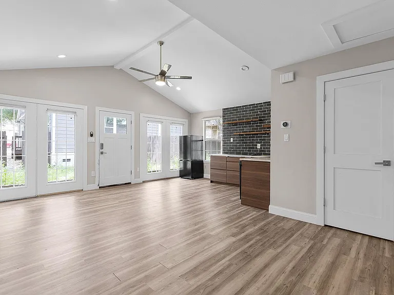 3909 Willbert Rd #B — Photo 7