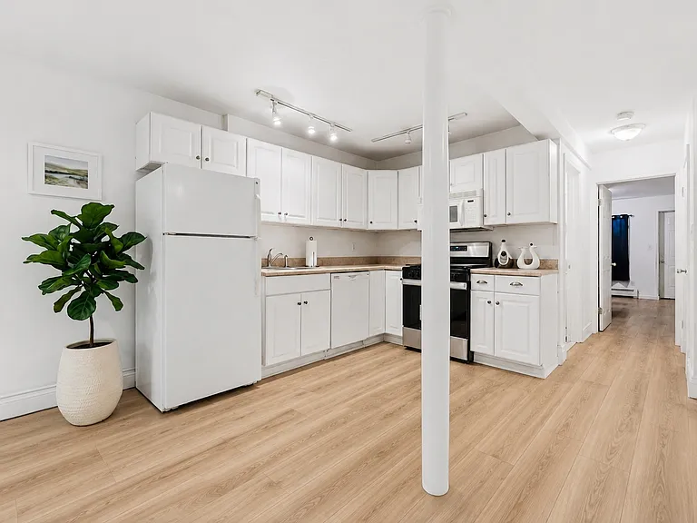 19 Wright Ave #B — Photo 3
