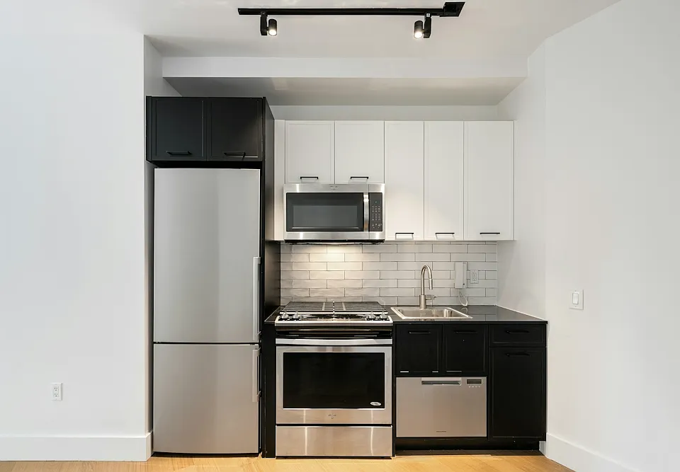 63 Wall St #21E