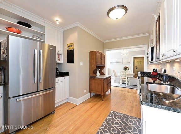 5th image of 1456 W Berteau Ave