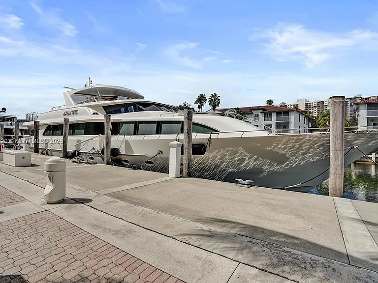 1516 Island Blvd — Photo 42