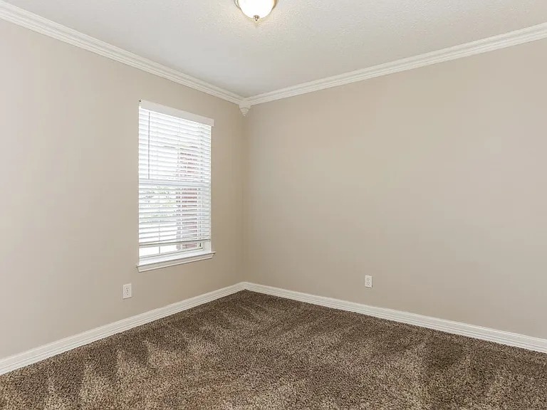 902 Beaufort Ct — Photo 14