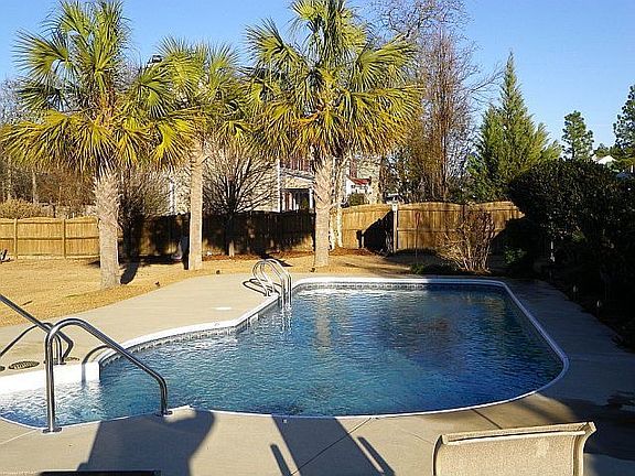 Griffin inground keyhole pool