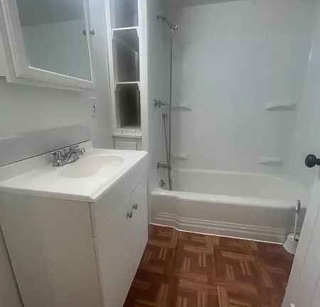 Full bath room