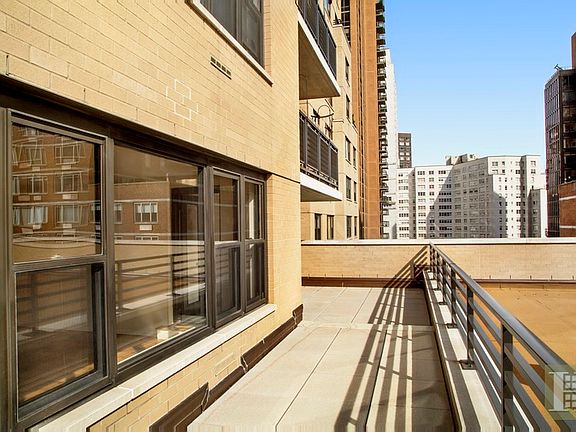 4th image of 141 Amsterdam Ave #15P