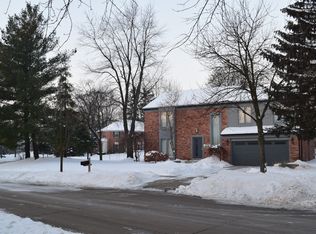 2945 Cedar Ridge Dr, Troy, MI 48084