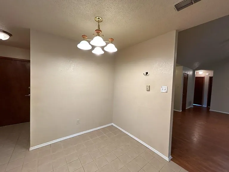 2412 Amber Hill Ln — Photo 14