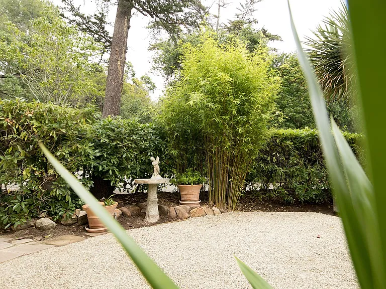 2604 Foothill Rd — Photo 33
