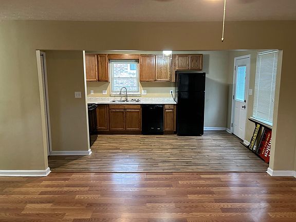 3rd image of 424 Larkwood Dr