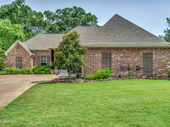 434 Meadowgreen Ln, Canton, MS 39046