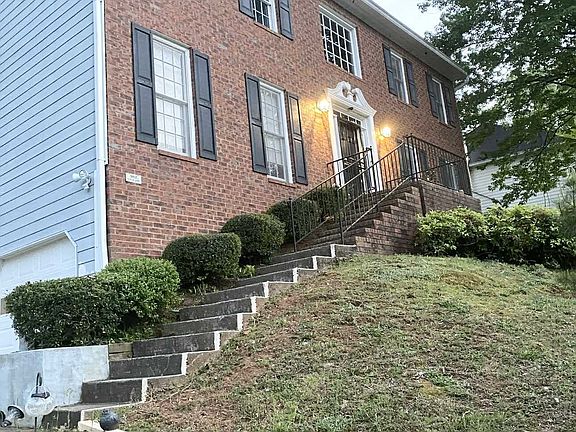 2nd image of 2060 Vanderbilt Pl