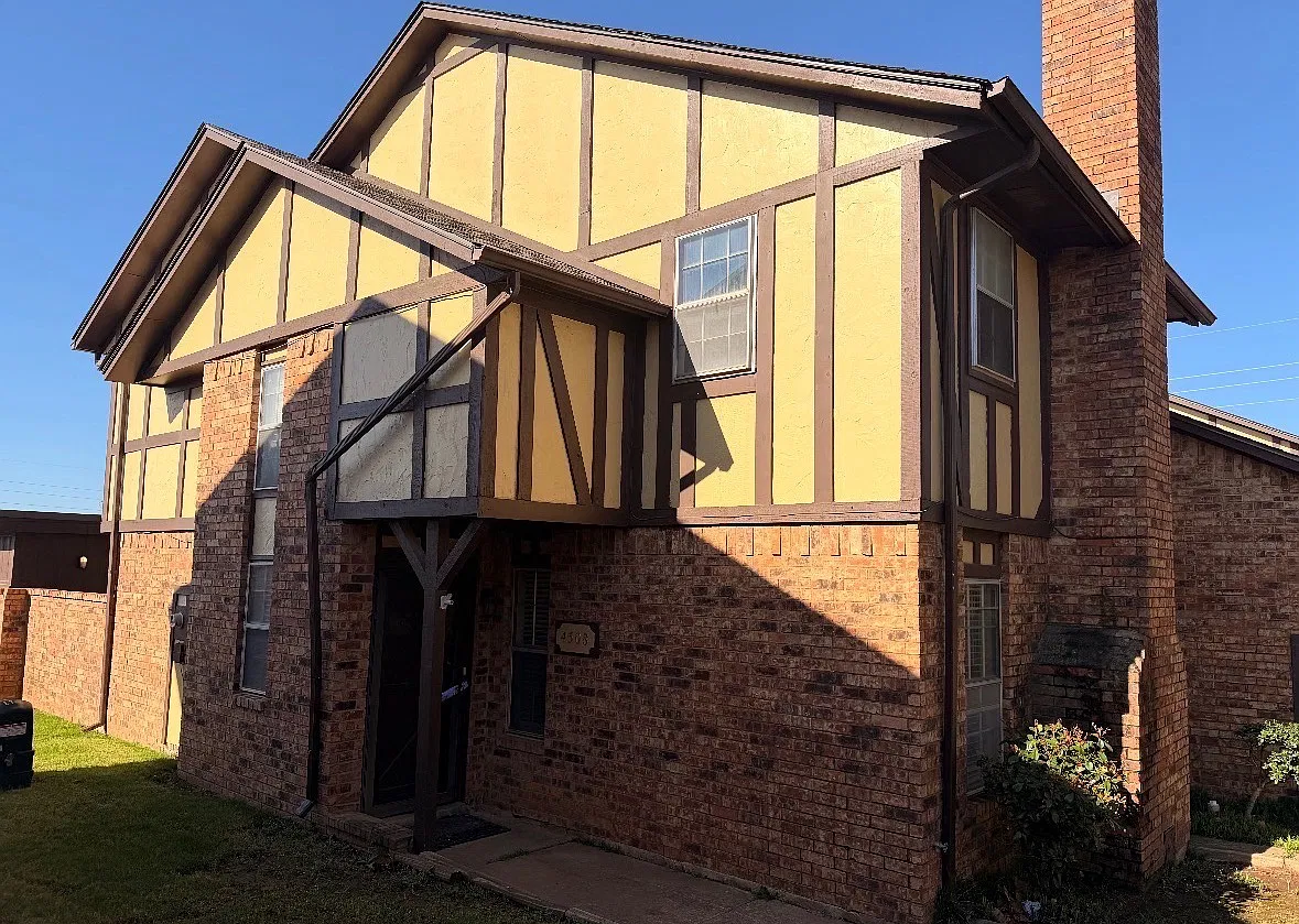 2 bed, 2.5 bath, 1325 sqft, $1,300 — Photo 2