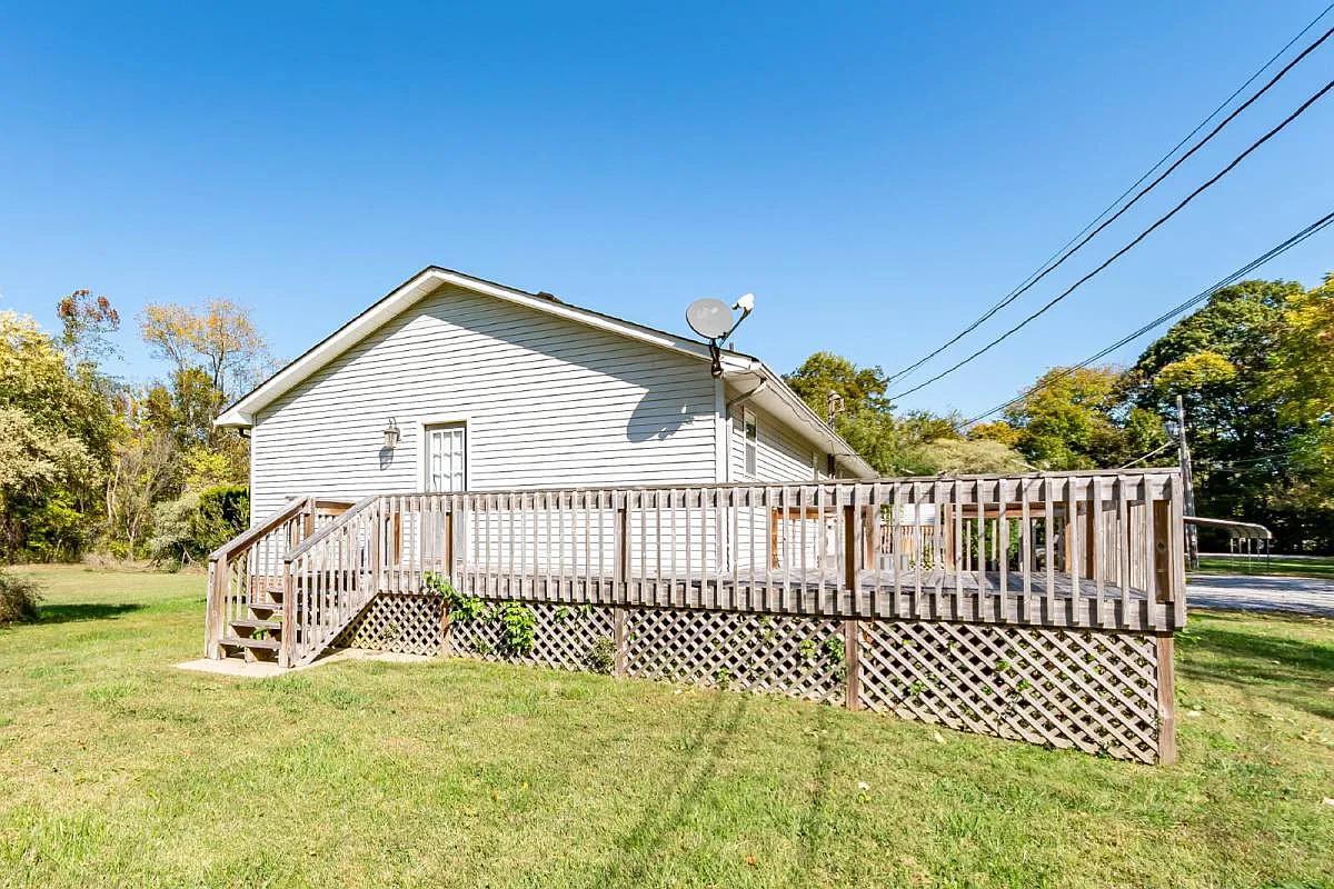 Building Photo - 118 E Acres Ave #B