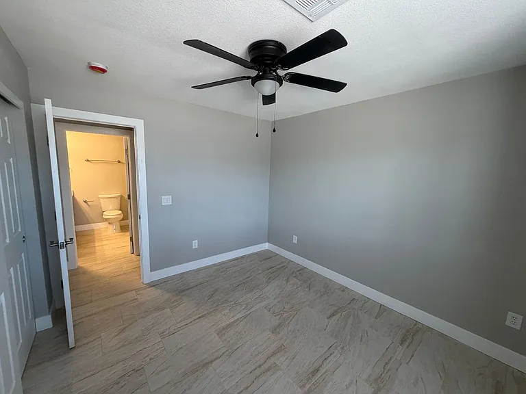 2501 W Sweetwater Ave — Photo 17