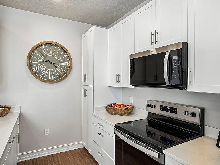 Lake Tavares Apartments — Photo 24