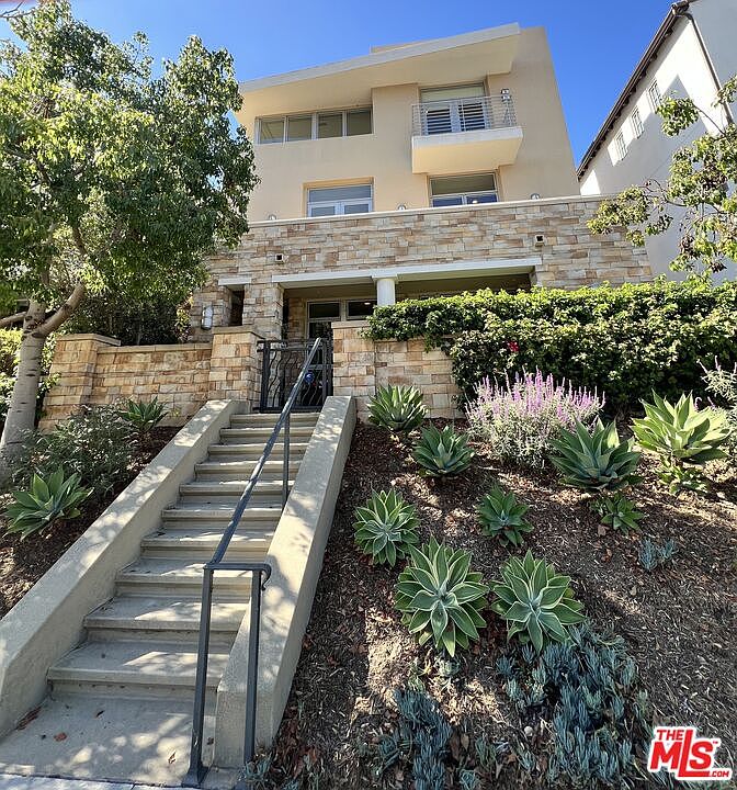 1st image of 13071 W Bluff Creek Dr
