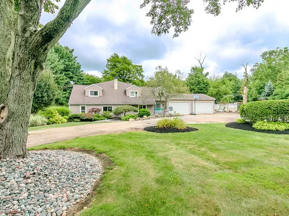 9929 Chillicothe Rd, Kirtland, OH 44094