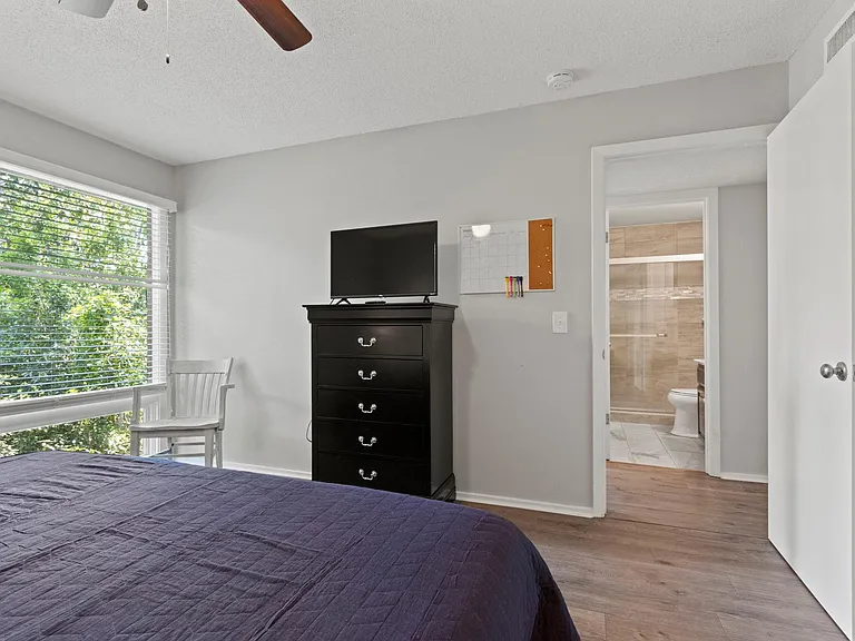 311 W Earle St #34B — Photo 37