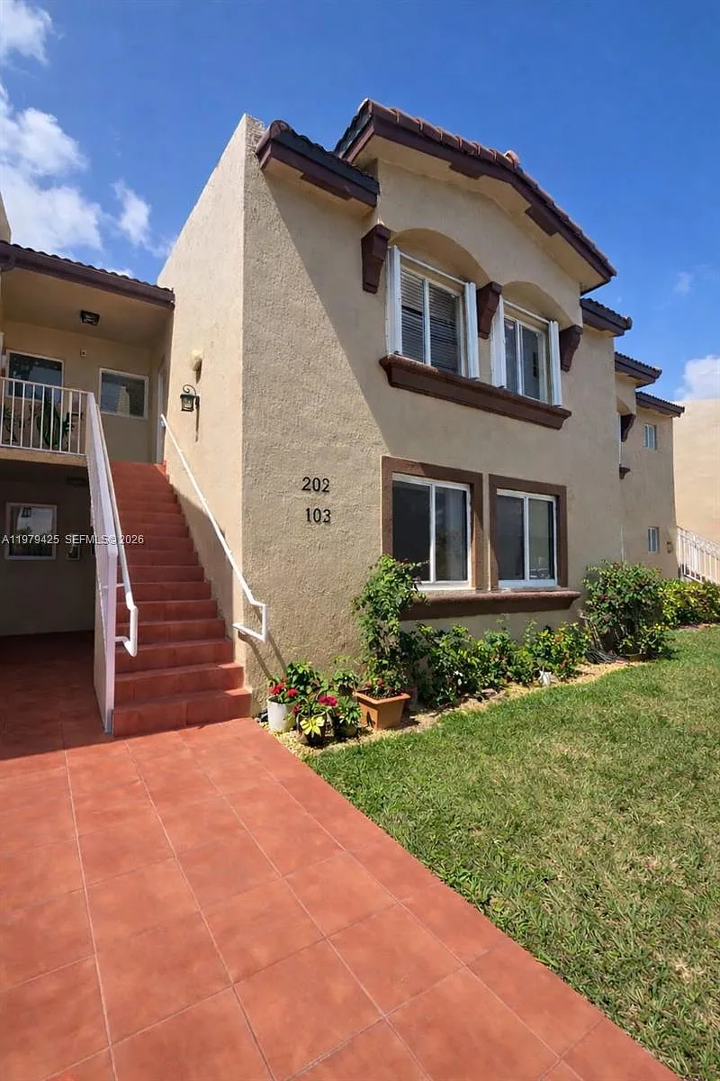 Building Photo - 15761 SW 137th Ave #202