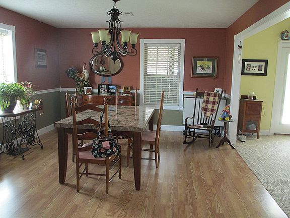 3rd image of 450 Malone Farm Ln