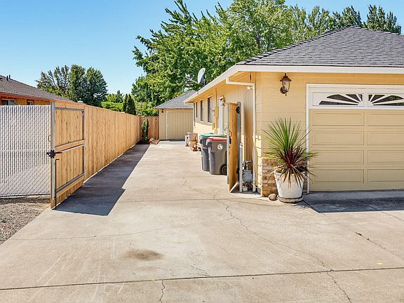 3rd image of 2315 Asher Dr
