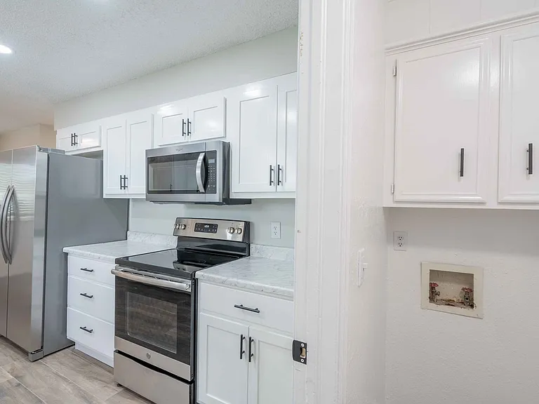 3321 S Ash Ave — Photo 18