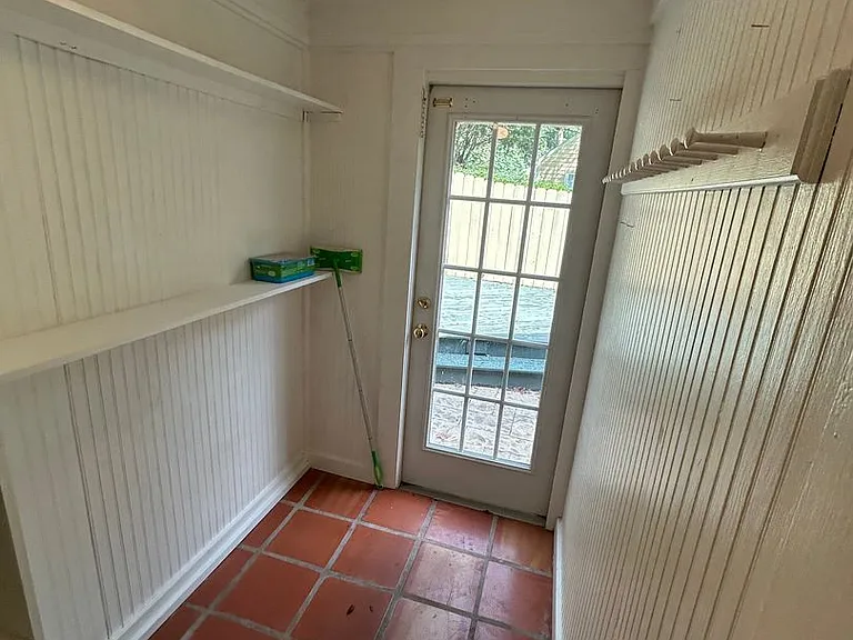 2461 Lyndhurst Ave — Photo 81