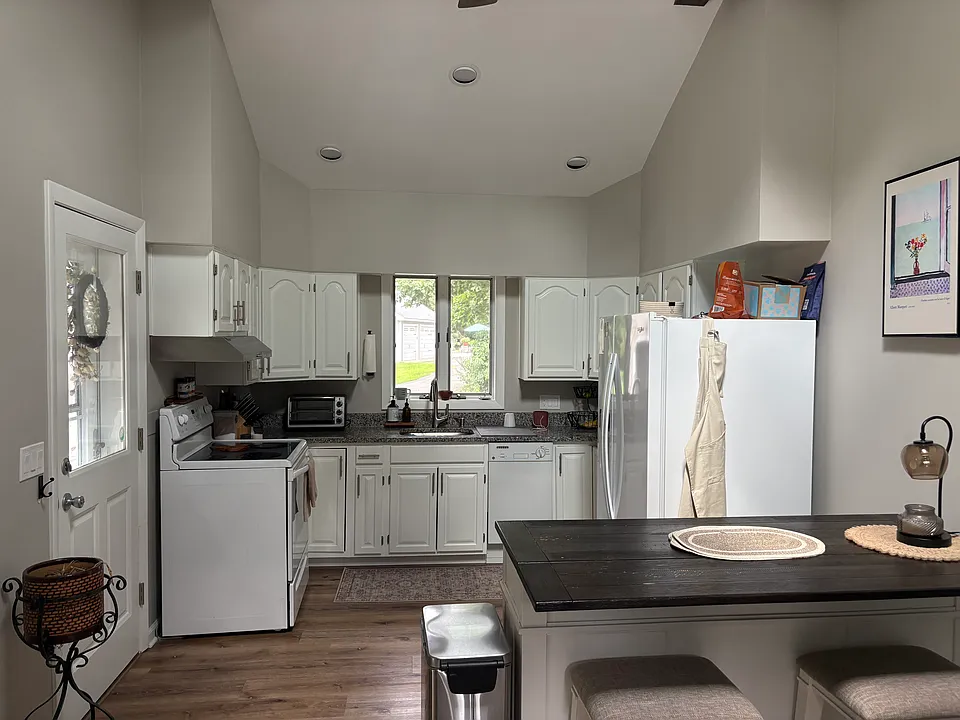 152 N Branford Rd #2